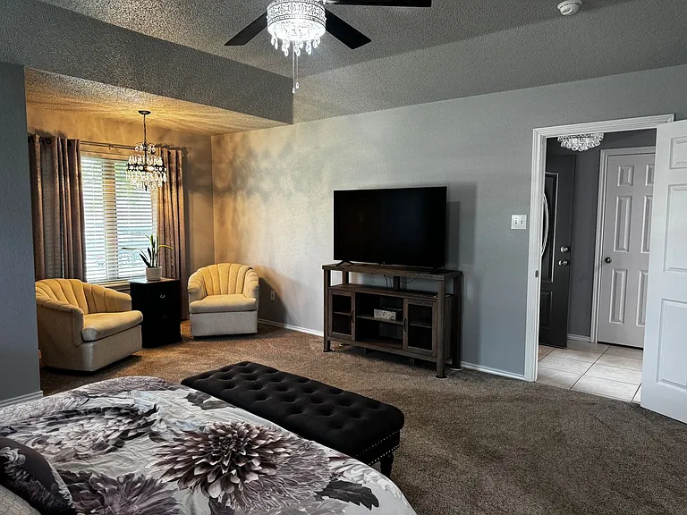 10008 York Ave — Photo 12