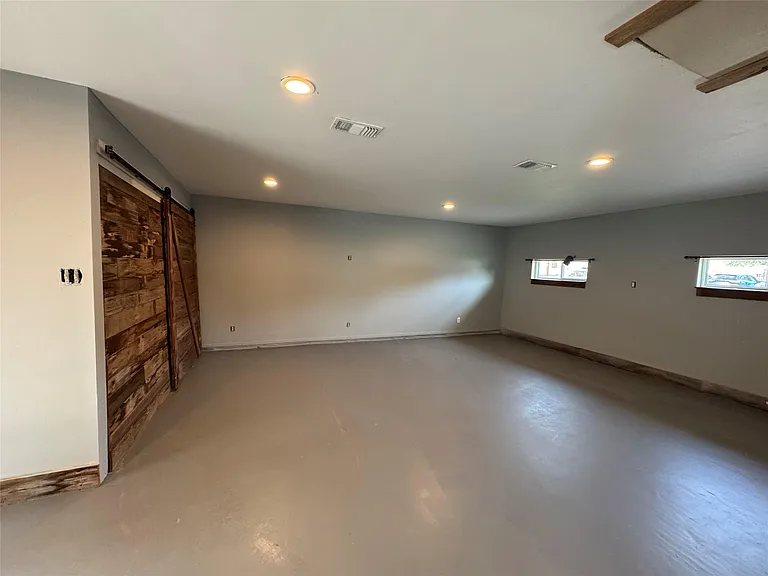 3520 Roanoke Dr — Photo 7