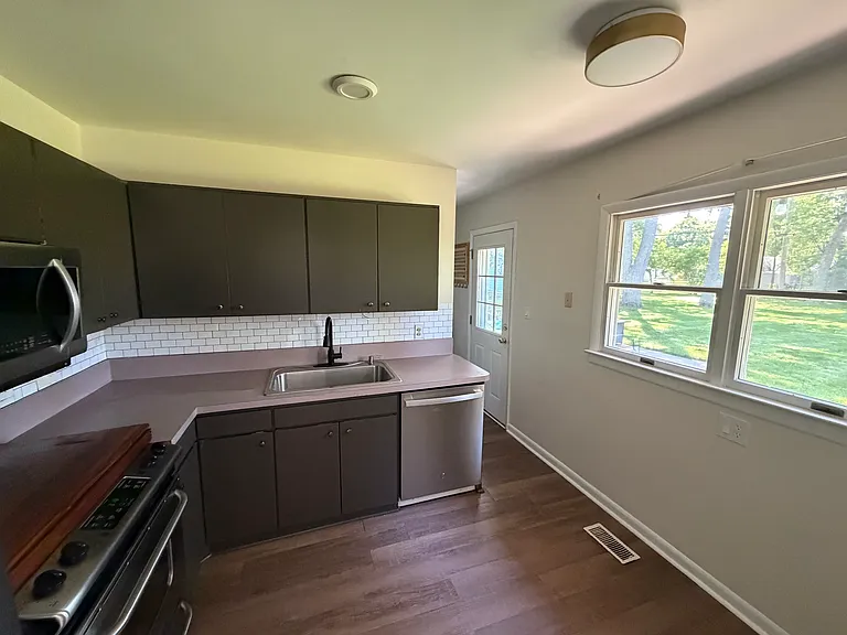 5867 Graystone Dr — Photo 5