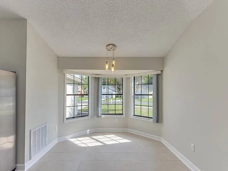 1710 Ashwood Cir — Photo 7