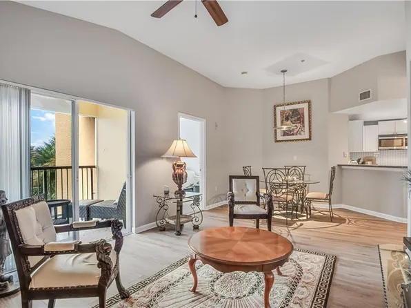 5050 Fairways Cir APT 307, Vero Beach, FL 32967