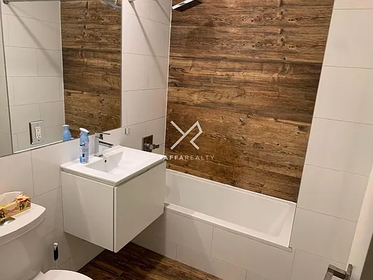 Rented by Yaffa Realty LLC | media 33