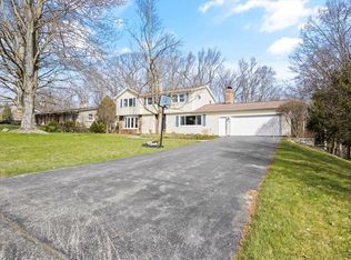 24 Hilltop Dr, Pittsford, NY 14534