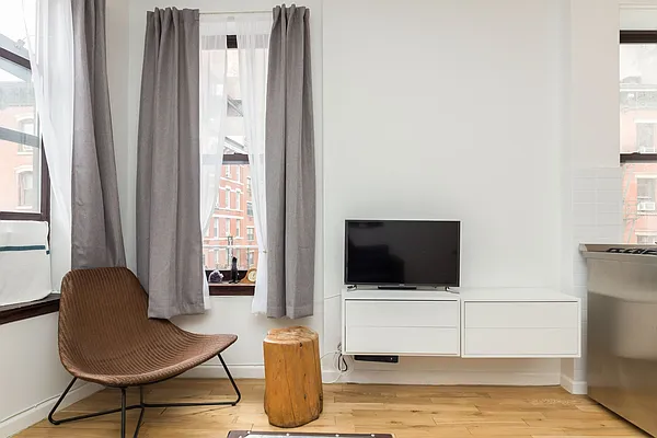 Sold by Redfin Real Estate | media 3