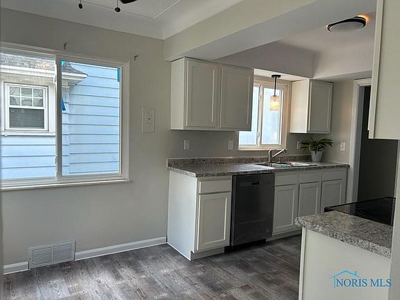 5th image of 3637 Revere Dr