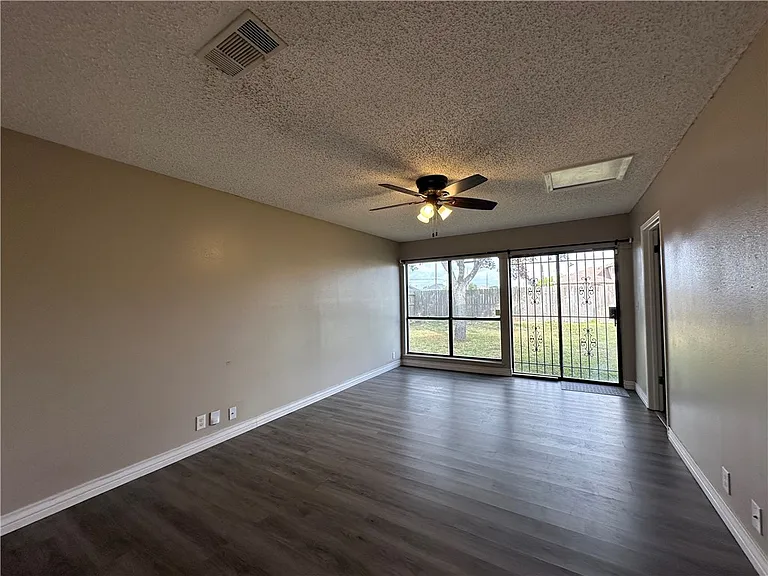 2429 Woodway Dr — Photo 14