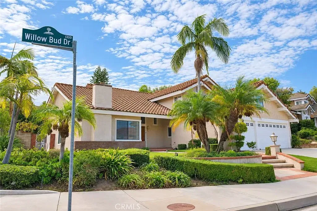5 bed, 2984 sqft, $6,800 — Photo 1