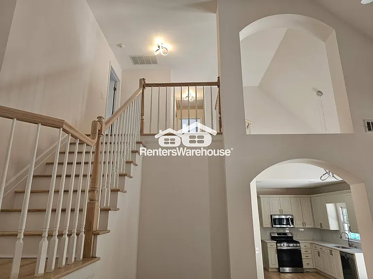 2530 Wellsley Ln — Photo 32