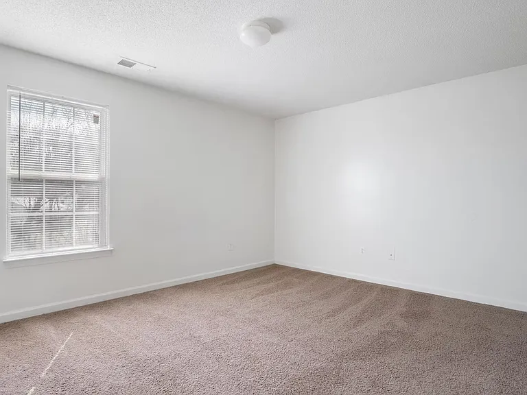 109 Ridgewood Ln — Photo 5