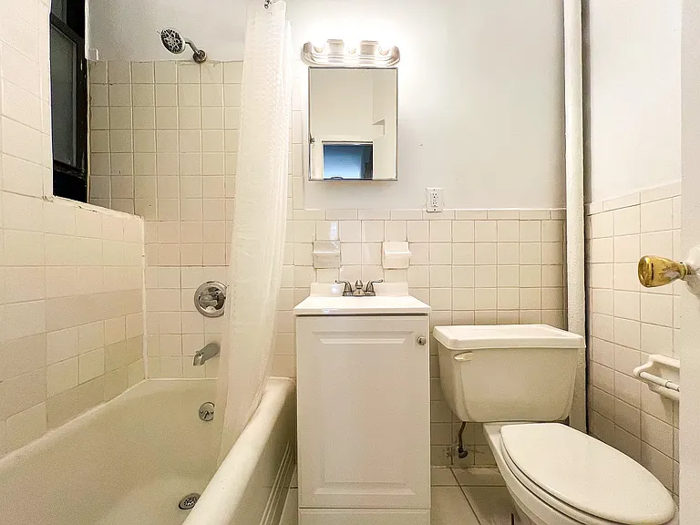239 W 20th St #5 — Photo 5