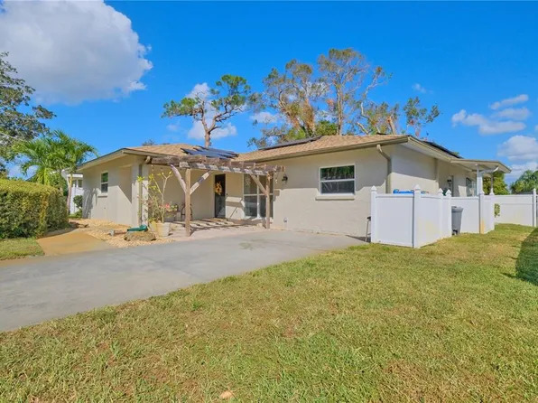 6727 5th St W, Bradenton, FL 34207