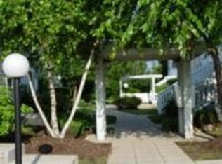 304 Hidden Creek Ln, North Aurora, IL