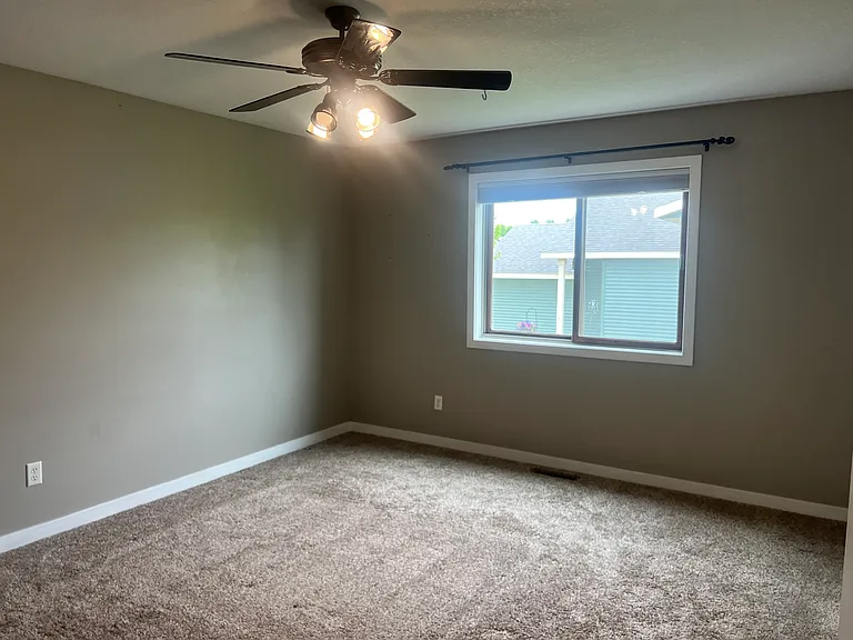 5211 Castleview Dr NW — Photo 9