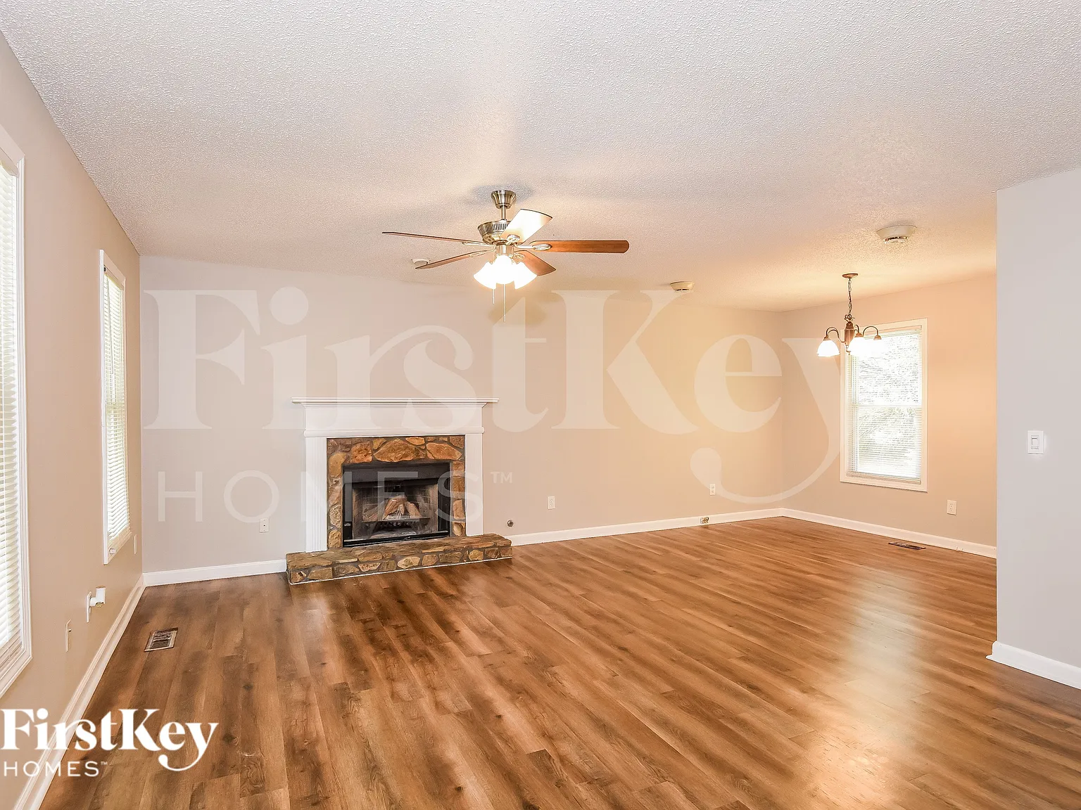 3 bed, 2.0 bath, 1220 sqft, $1,940 — Photo 4