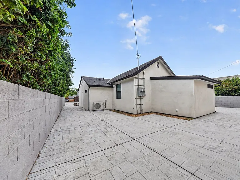 2327 N Naomi St — Photo 29