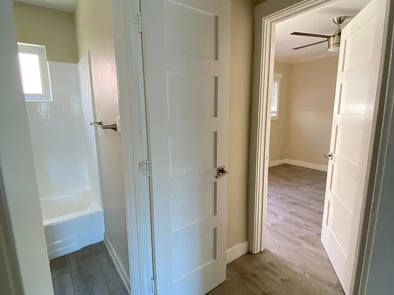 285 S Mollison Ave — Photo 10