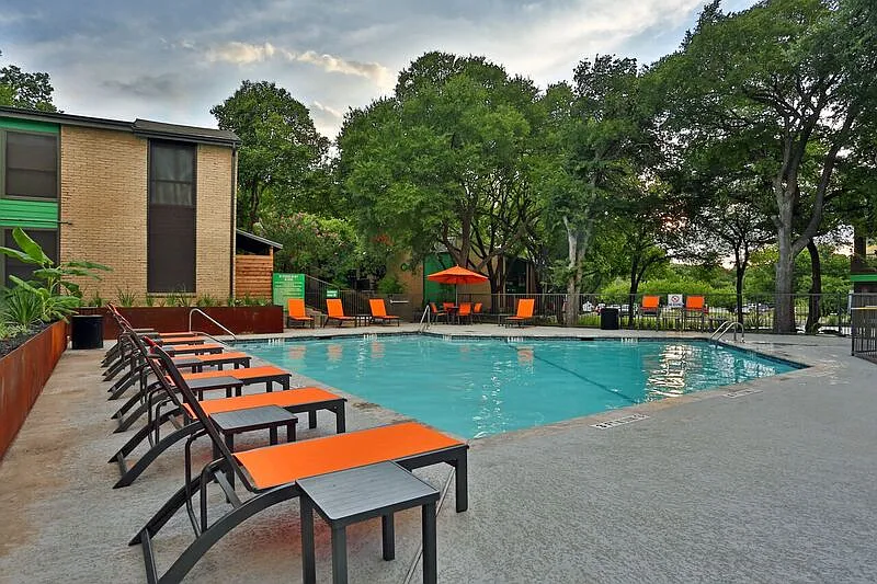 Verde Apartments — Photo 1