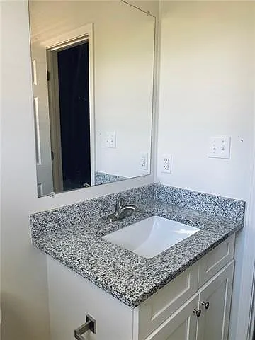 608 E Beech St #B — Photo 15