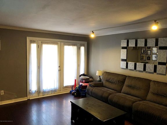 5th image of 193 Park Dr N