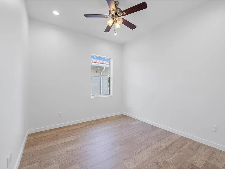 1428 SW 4th Ave #1428 — Photo 9