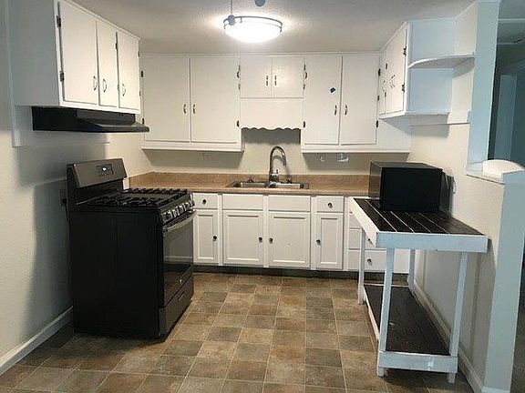 3rd image of 1542 W 11th Ave