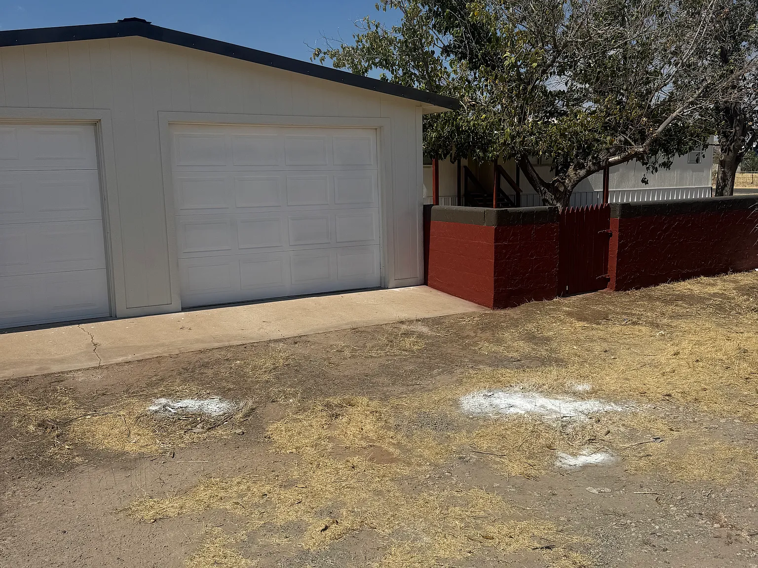 4 bed, $2,400 — Photo 2