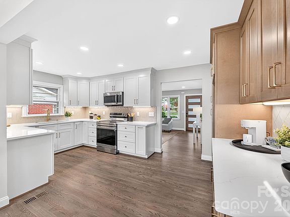4th image of 1434 Waddell St