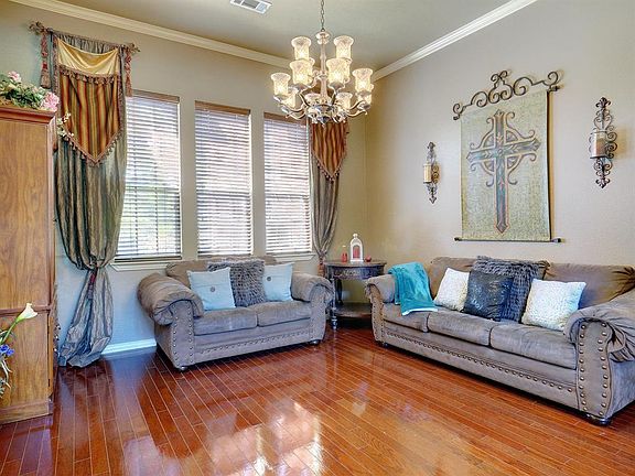 4th image of 108 Manders Ct