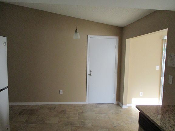 1041527_dining area_05092016