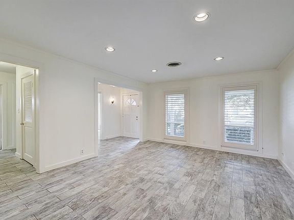 4th image of 9422 Meadowbriar Lane