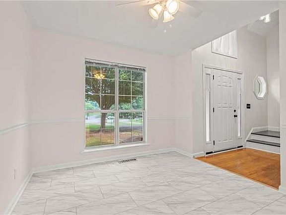 3rd image of 2370 Hollie Ln