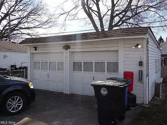 3rd image of 10613 Almira Ave