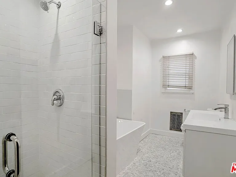 644 S Dunsmuir Ave — Photo 7
