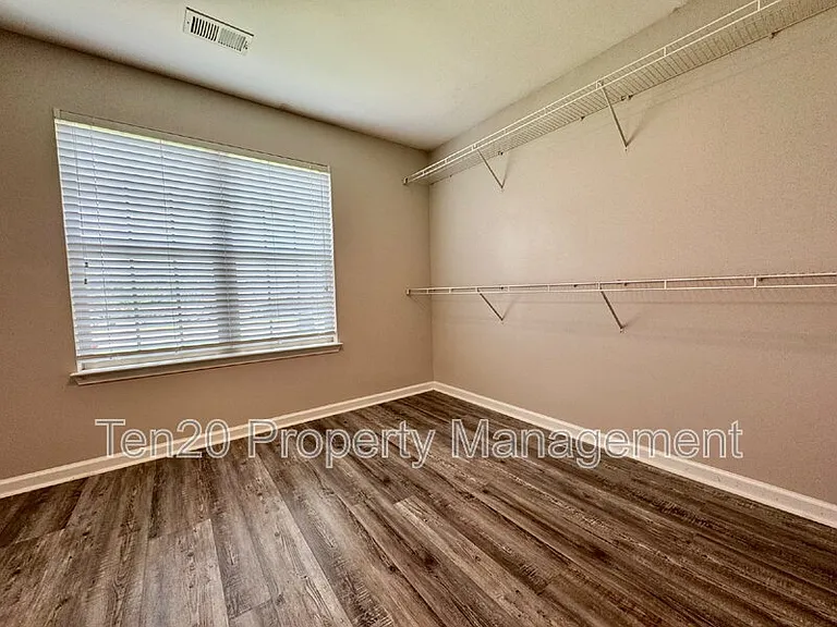 400 Gwynnes Way — Photo 18