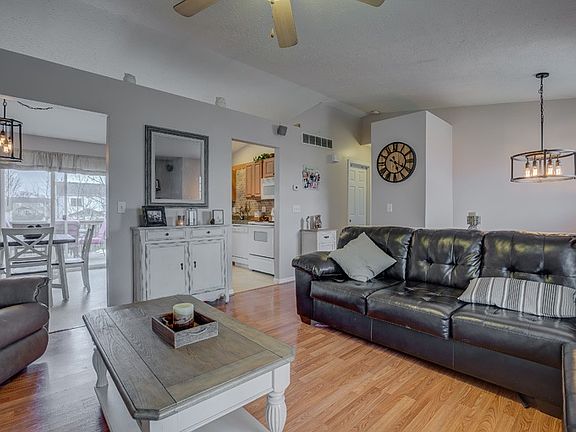 4th image of 3395 Summitrun Dr