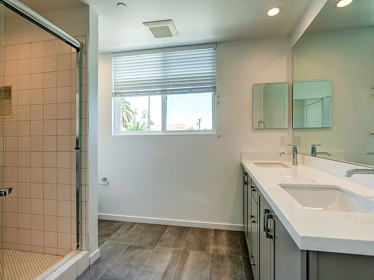1276 E Santa Clara St — Photo 13