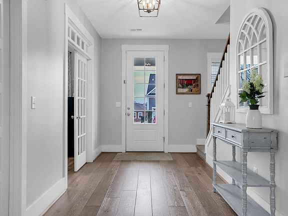 5th image of 204 Noble St