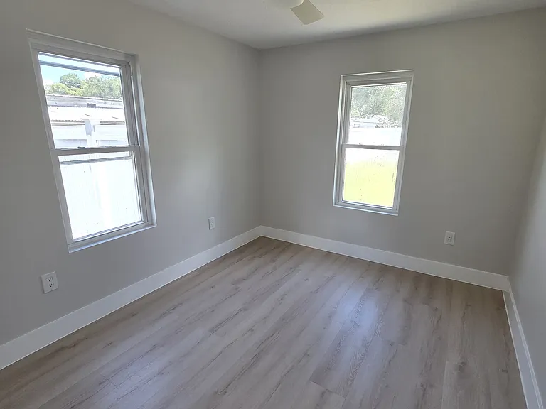 219 W Ohio St — Photo 15