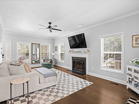 4th image of 38 Mandarin Ct.