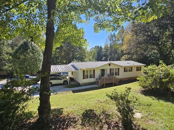 101 Carolina Village Cir, Franklin, NC 28734