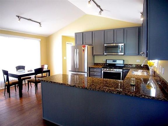 5th image of 2025 N Nagle Ave