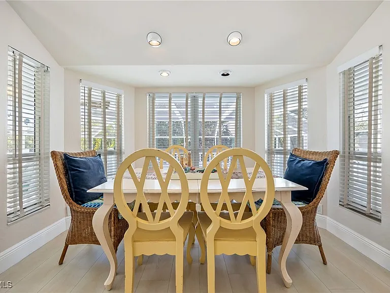 424 Lagoon Dr — Photo 10