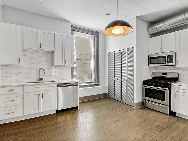 1659 W 21st St #2R — Photo 2