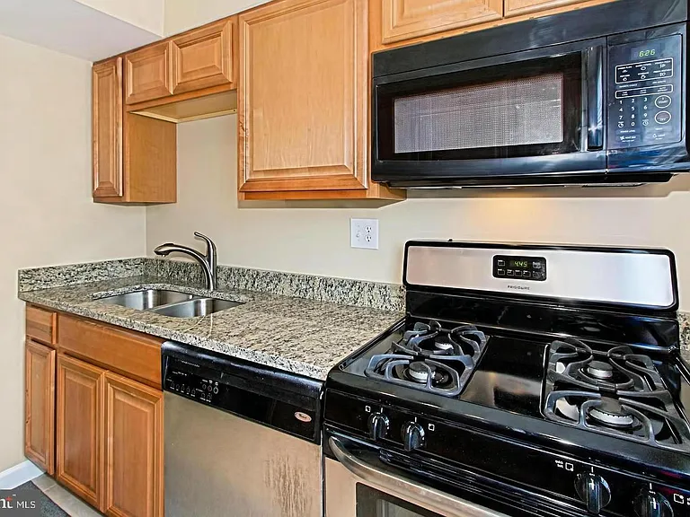 9481 Fairfax Blvd #304 — Photo 7