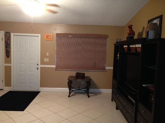 4th image of 549 NW Archer Avenue