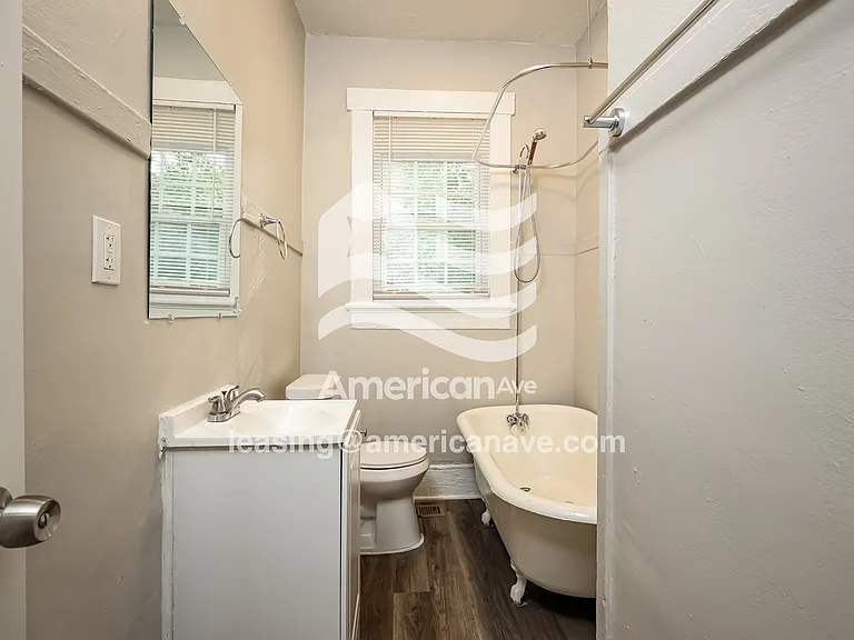580902_013_wm_-_bathroom_13557277.jpg