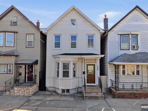 209 Hamilton St, Harrison, NJ 07029