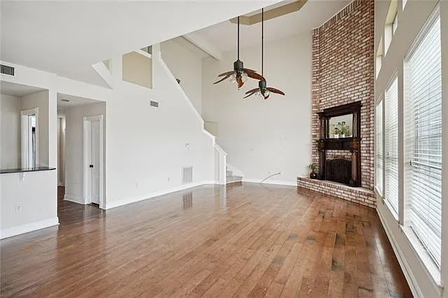 305 Charles Ct — Photo 5