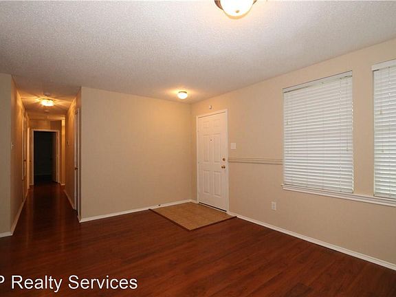 4th image of 2912 Jamestown Dr