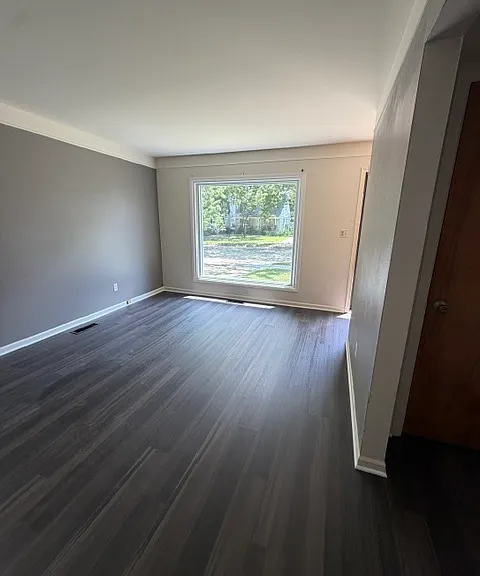 901 Symes Ave — Photo 3